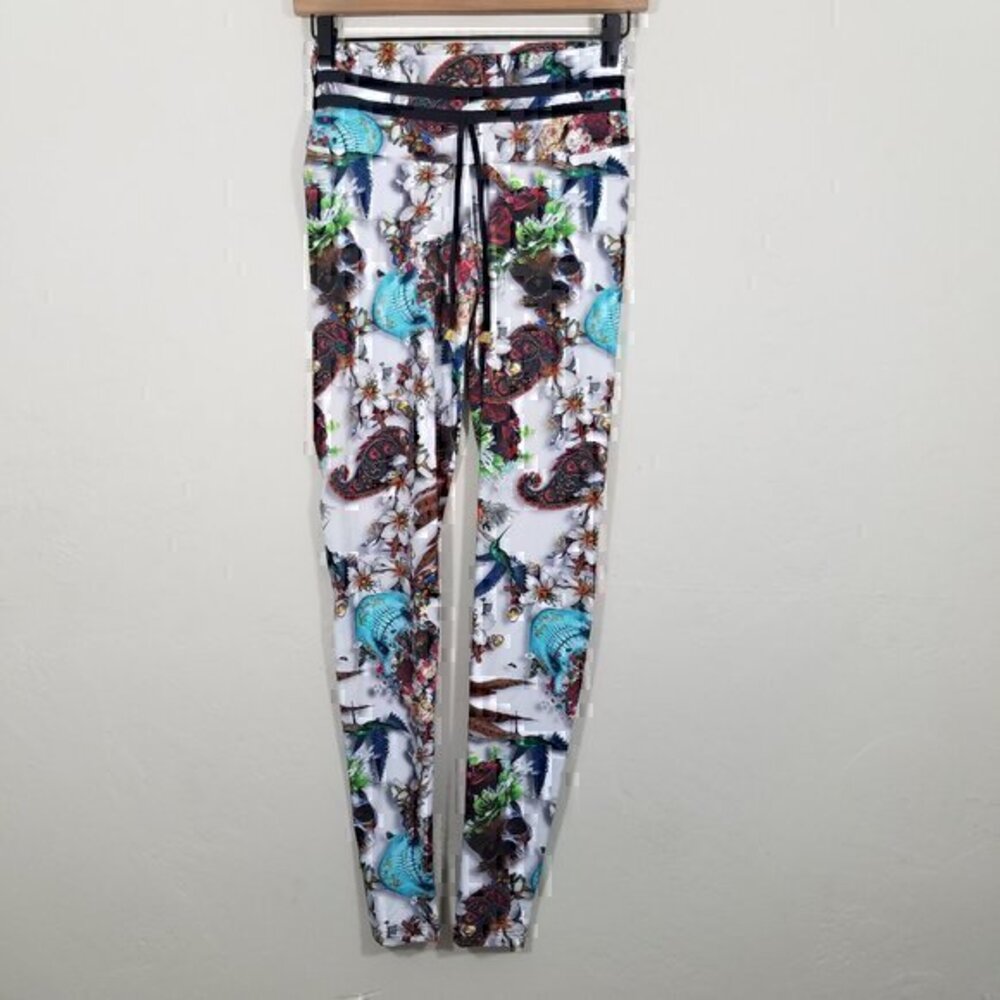 NWOT Brazilian Scrunch Butt Skulls Floral Print Leggings